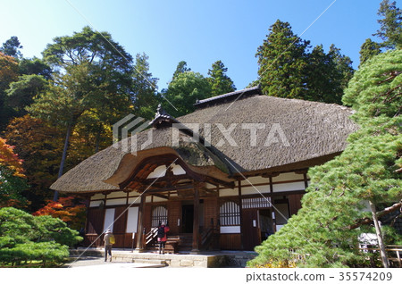 An old temple of the Tendai sect founded in 825 in Bessho Onsen, a bird's-eye view of the Jorakuji main temple, a cultural property of Shinshu Ueda An old temple of the Tendai sect founded in 825 in Bessho Onsen, a bird's-eye view of the Jorakuji main temple, a cultural property of Shinshu Ueda 35574209