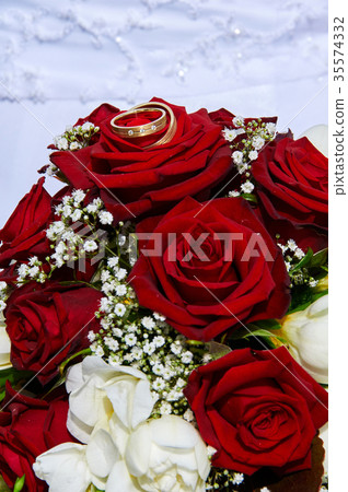 wedding bouquet red roses 35574332