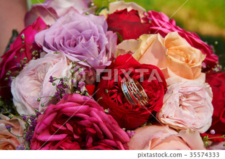 wedding bouquet red roses 35574333