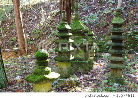 Shinshu Ueda的文化遺產Torakuji Stone多層寶塔和石頭多層寶塔 35574611