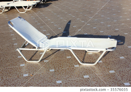 White plastic bed 35576035