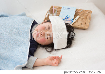 A child with a cold 35576263