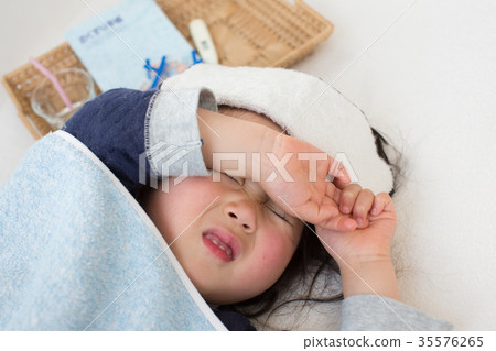 A child with a cold 35576265