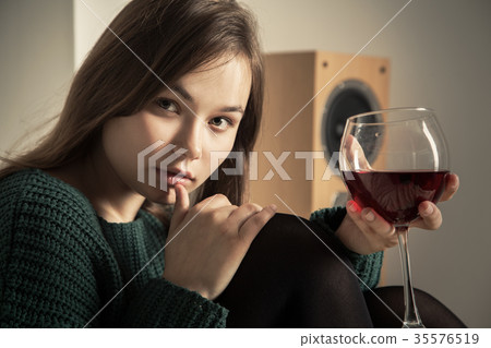 woman with wine 35576519
