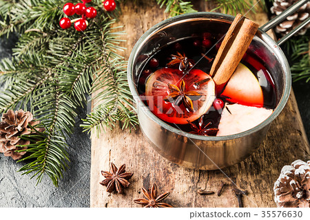 Hot mulled wine 35576630