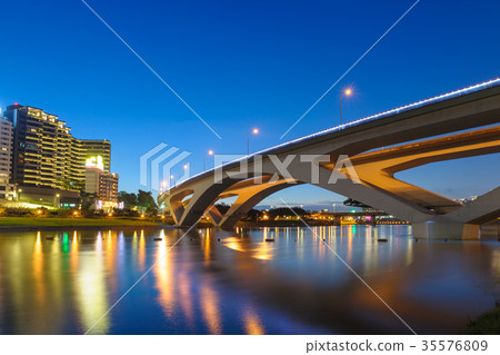 landscape of bitan in taipei at night 35576809