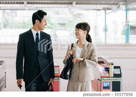 商務男女火車攝影合作·京王電鐵有限公司 商務男女火車攝影合作·京王電鐵有限公司 35577056
