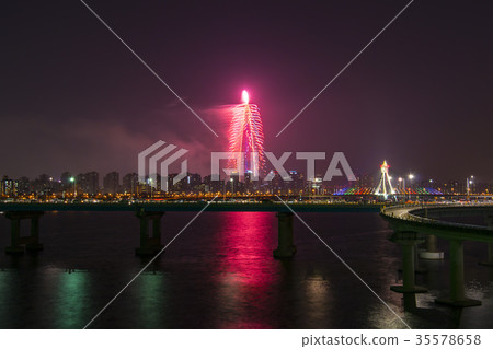 Fireworks, Lotte World Tower, Jamsil, Songpa-gu, Han River, Seoul 35578658