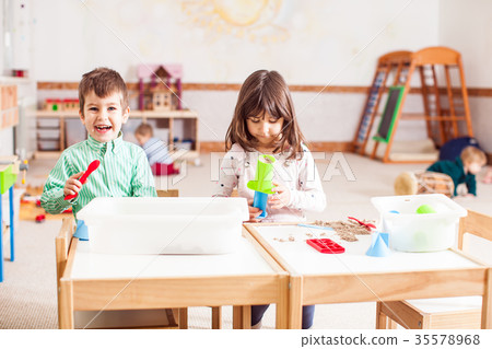 Children play with kinetic sand 35578968