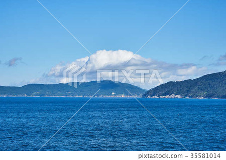 Mt. Kinka and Oshika Peninsula from the ship 35581014