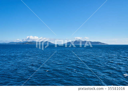 Mt. Kinka and Oshika Peninsula from the ship 35581016
