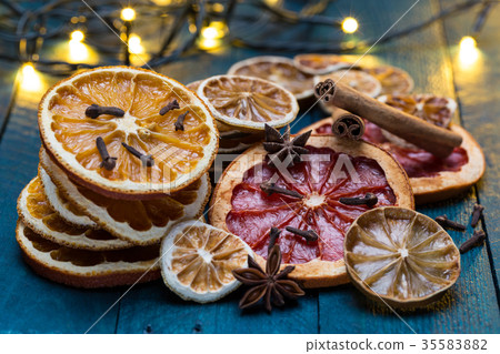 Dried oranges, lemon, lime and grapefruit  35583882