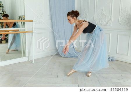 Young ballet dancer in dance class 35584539