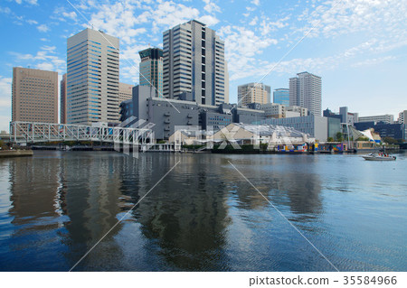 Tennozu Isle's high-rise building group and blue sky Tennozu Isle's high-rise building group and blue sky 35584966