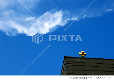cross on top of roof 35584988