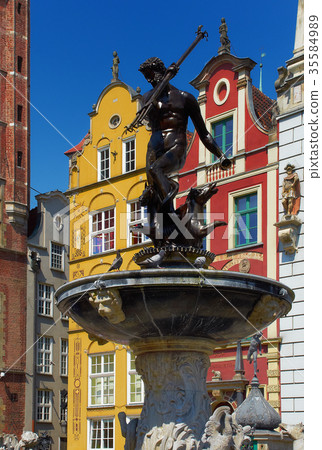 famous neptune sculpture in gdansk 35584989