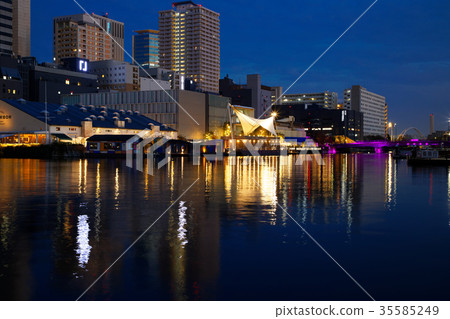 Skyscrapers and night view of Tennoz Isle Skyscrapers and night view of Tennoz Isle 35585249