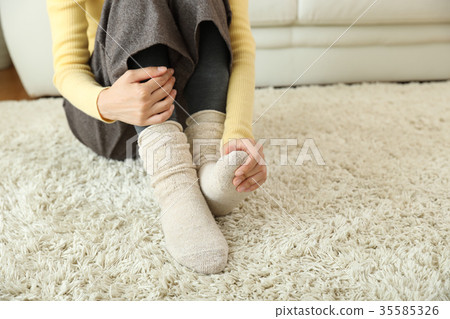 My feet get cold 35585326