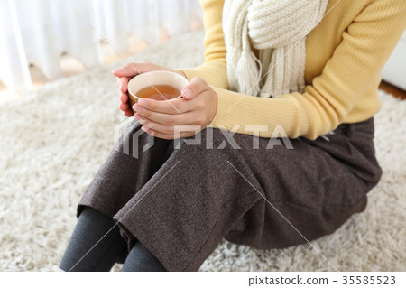Drink a warm drink Drink a warm drink 35585523