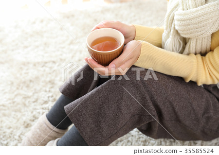 Drink a warm drink 35585524
