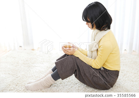 Drink a warm drink Drink a warm drink 35585566
