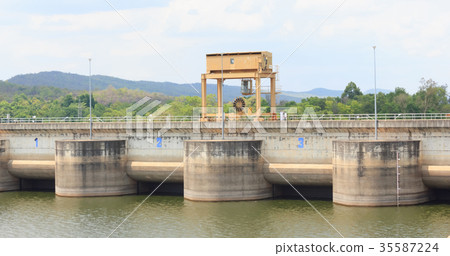 Dams for water storage 35587224