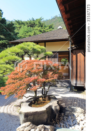 A special scenic spot "Ritsurin Koen" Watching the tea room from the shochukubi side of the picking month 35587373