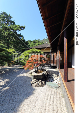 A special scenic spot "Ritsurin Koen" Watching the tea room from the shochukubi side of the picking month 35587376