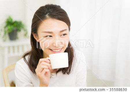 Young woman drinking coffee 35588630