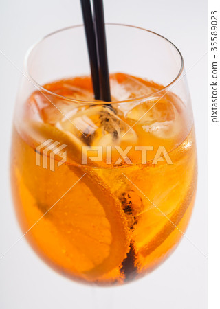 summer cocktail 35589023