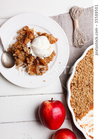 apple crumble with ice cream 35589501