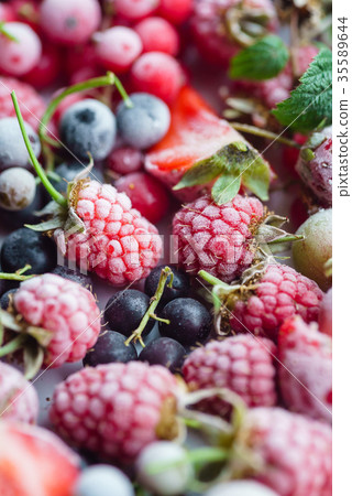 frozen berries frozen berries 35589644