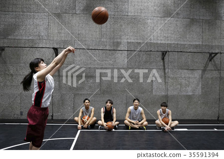 A woman who plays basketball Shoot A woman who plays basketball Shoot 35591394