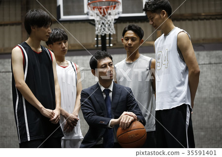 教籃球的男人 35591401