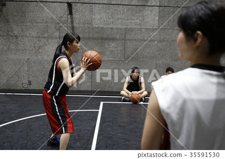 A woman who plays basketball Shoot A woman who plays basketball Shoot 35591530