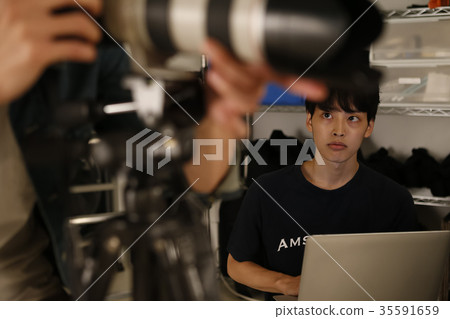 Photographer and assistant 35591659