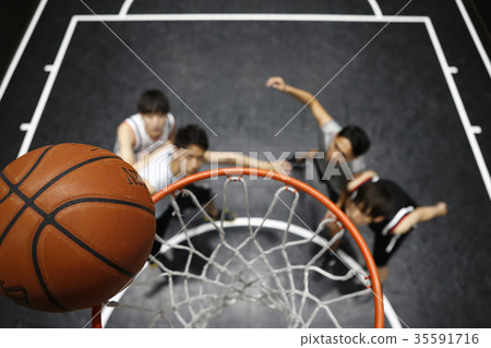 Men who play basketball 35591716