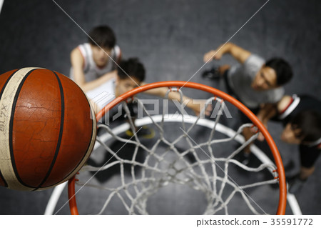 打籃球的男人 打籃球的男人 35591772