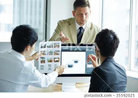 Business Foreigner and Japanese Business Foreigner and Japanese 35592025