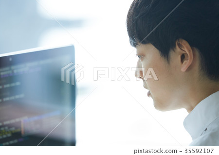 工作的商人 35592107