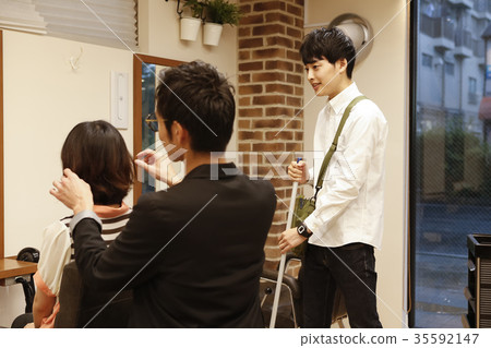 Beauty salon Customers and hairdressers Beauty salon Customers and hairdressers 35592147