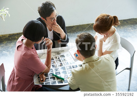 Business meeting 35592192