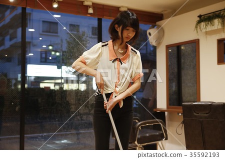 Hairdresser assistant Hairdresser assistant 35592193