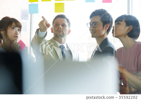 Business Foreigner and Japanese 35592202