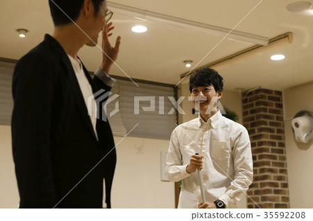 Hairdresser Hairdresser and assistant Hairdresser Hairdresser and assistant 35592208