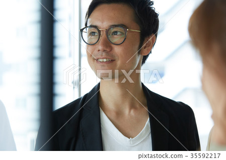 工作的商人 35592217