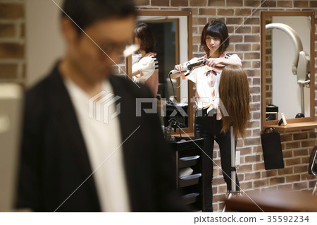 Hairdresser's assistant practice 35592234