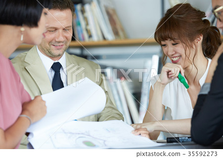 Business meeting 35592273