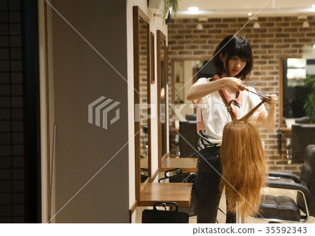 美髮師的助理練習 35592343