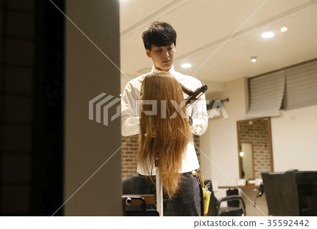 美髮師的助理練習 35592442